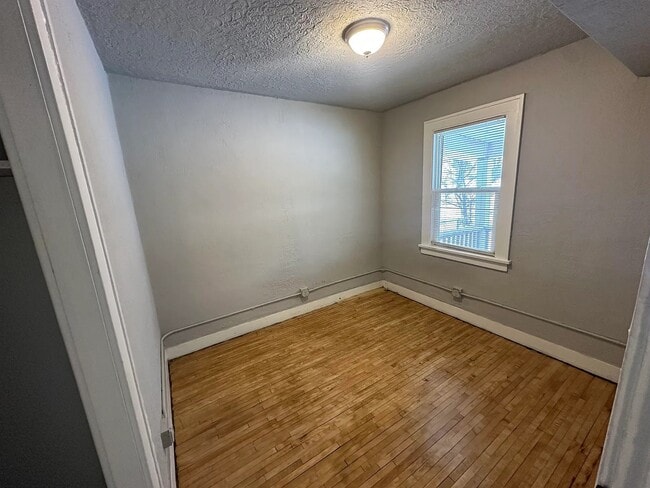 Building Photo - 1216 Hughitt Ave