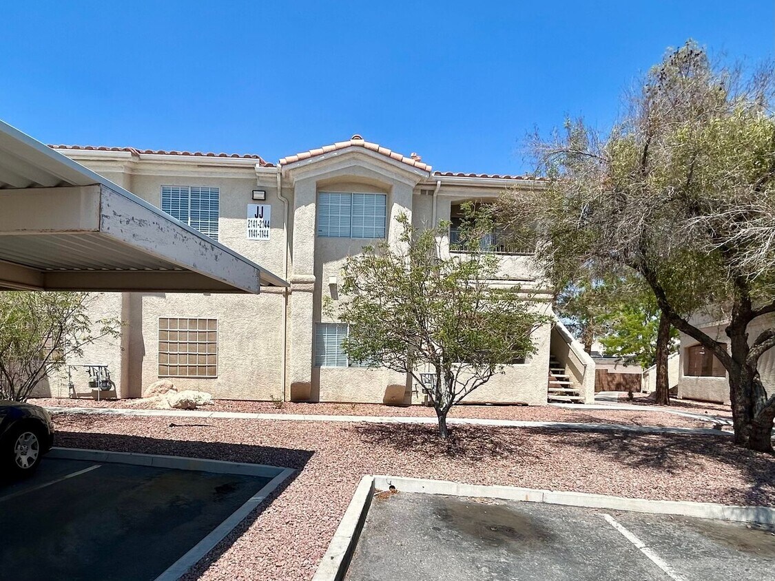 Foto principal - Gated Community Comfort – 2 Bed, 2 Bath Be...