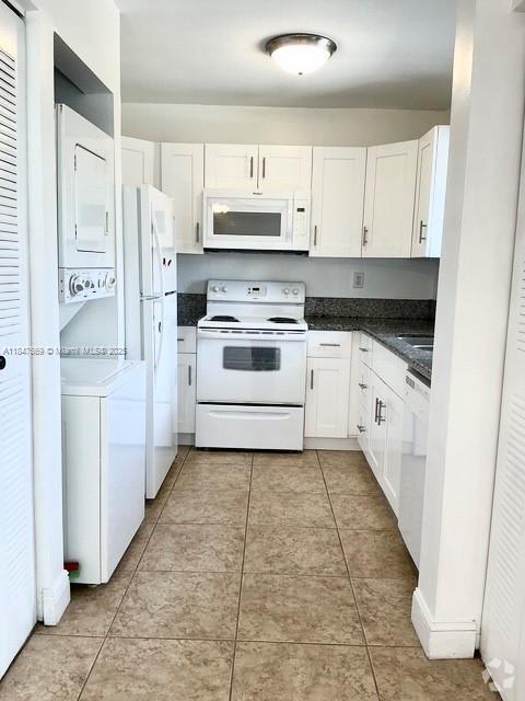 Building Photo - 8577 SW 109th Ave