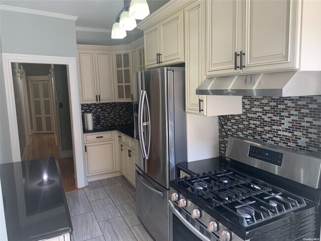 Foto del edificio - 80-88-88 88th Ave