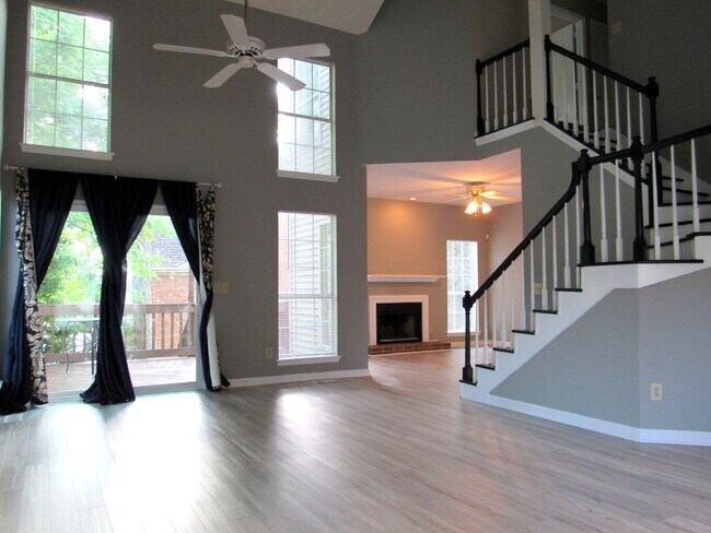 Foto del edificio - Beautiful 3 bed 2.5 bath Franklin Home