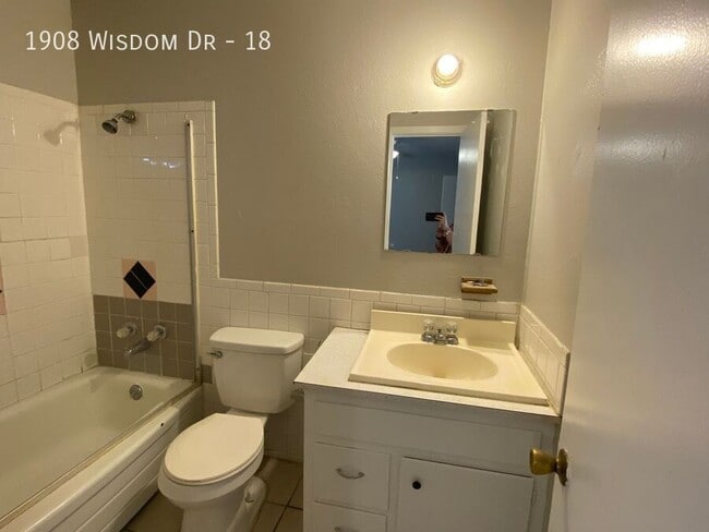 Building Photo - 1908 Wisdom Dr