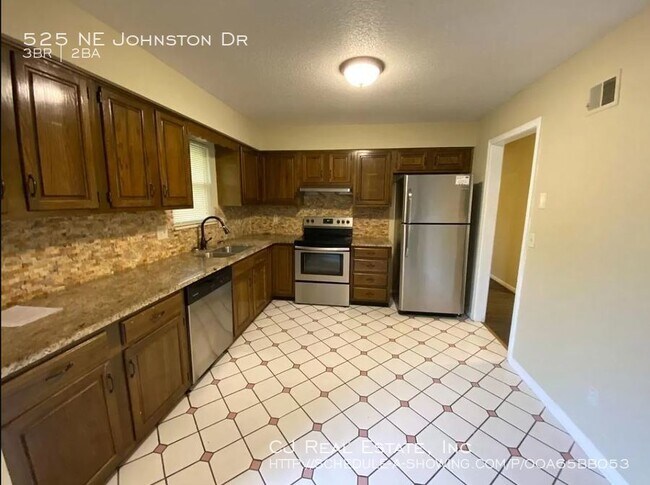 Foto del edificio - 525 NE Johnston Dr