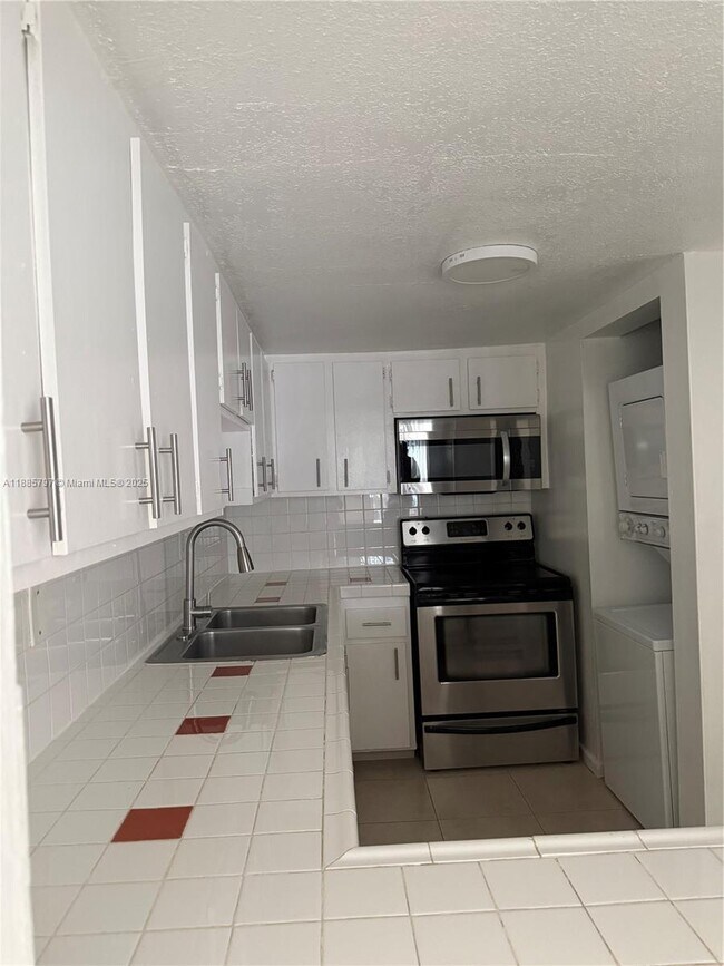 Foto del edificio - 10090 NW 80th Ct