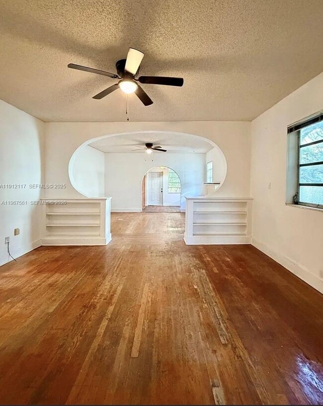 Foto del edificio - 445 SW 24th Rd