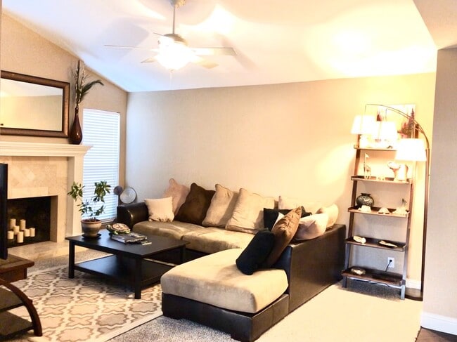 Photo - Beautiful 3 Bedroom 2 Bath Home~ Adorable!