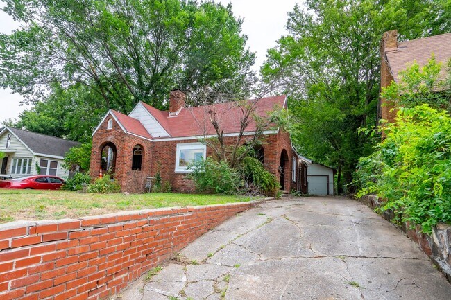 Foto del edificio - 345 S Zunis Ave