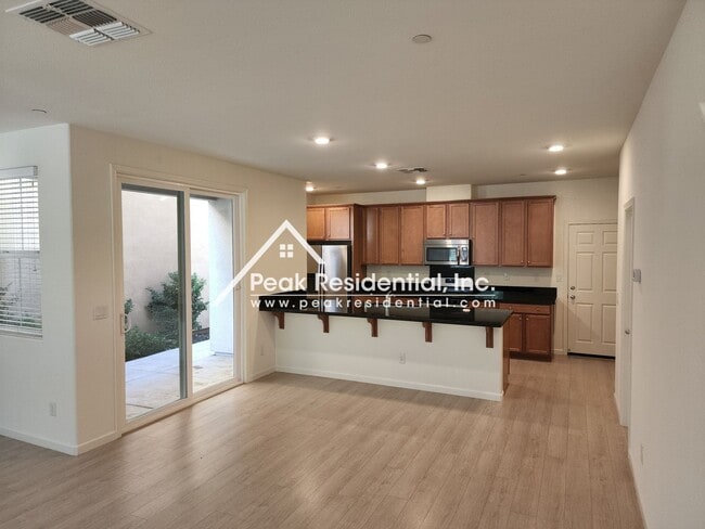 Building Photo - Newer 3 bd/2.5ba Capital Village Home withLoft and 2 Car Garage