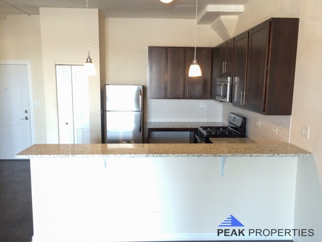 Foto del edificio - 5822 N. Western Ave.