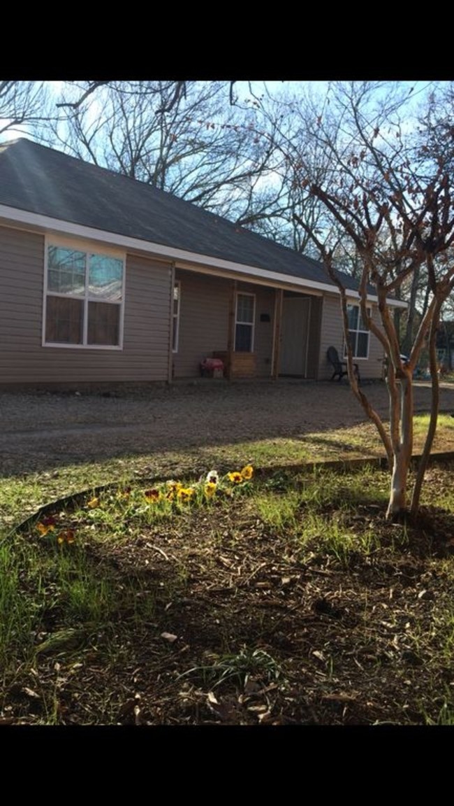 Building Photo - Willow Street Duplex - Apt. A - A
