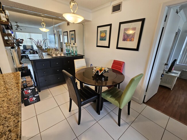 Foto del edificio - 4709 Lucerne Lakes Blvd