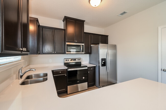 Building Photo - 812 Marne Blvd
