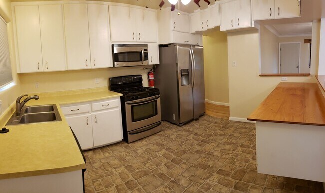 Building Photo - Nice 3 Bedroom, 2 Bathroom, 2 Car Garage and 1,360 Sq Ft. Brick Home in NE Heights.
