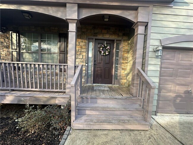 Building Photo - 61 Longwood Ct