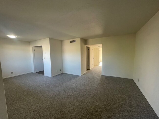 Building Photo - Reduced 2 Bedroom apartment Includes Water...