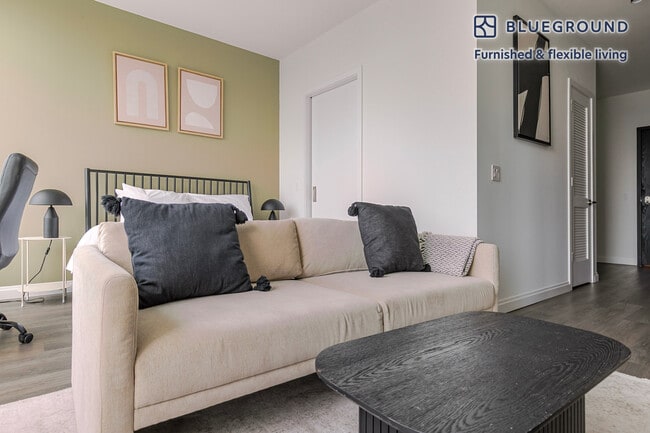 Building Photo - 1000 S Michigan Ave