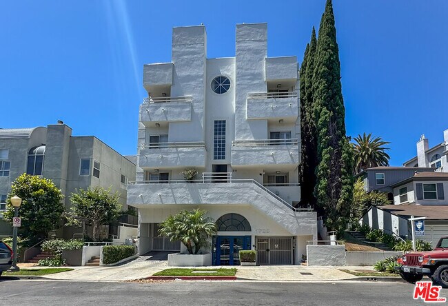 Foto del edificio - 1733 Malcolm Ave