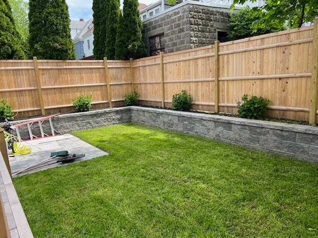 Building Photo - 77 Thorndike St