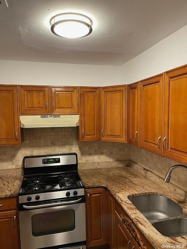 Foto del edificio - 62-10 Woodside Ave