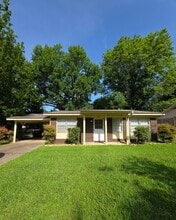 Building Photo - 821 N Parker Rd