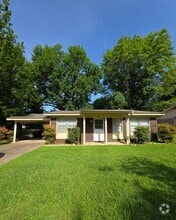 Building Photo - 821 N Parker Rd