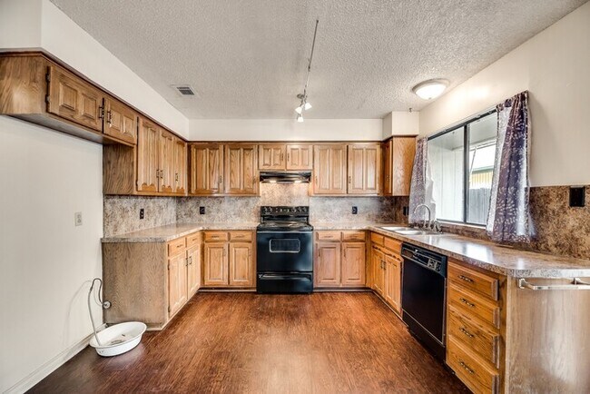 Building Photo - 2320 Garden Park Ct