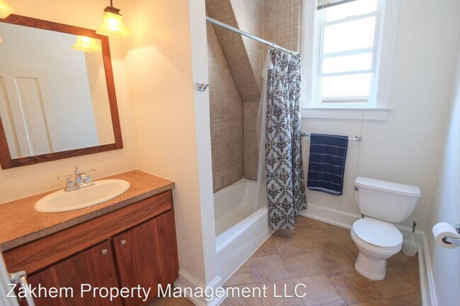 Building Photo - 3 br, 2.5 bath House - 1535 N Saint Paul St
