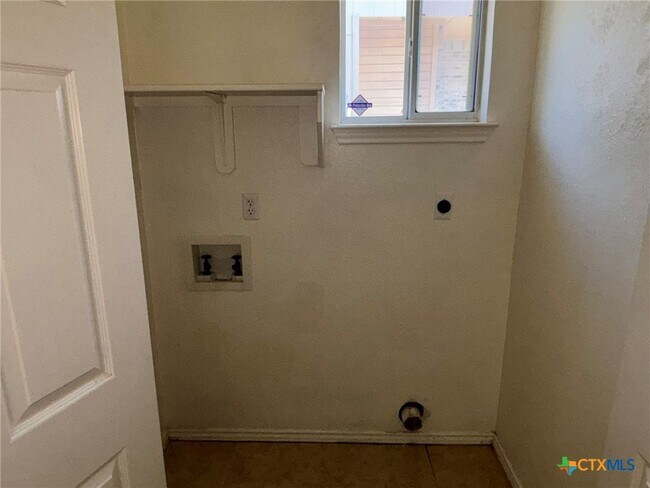 Building Photo - 2205 Garrett Dr