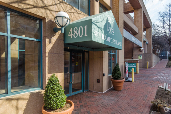 Entrance - Hampden Square