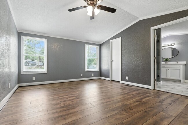 Foto del edificio - 12560 Royal W Dr