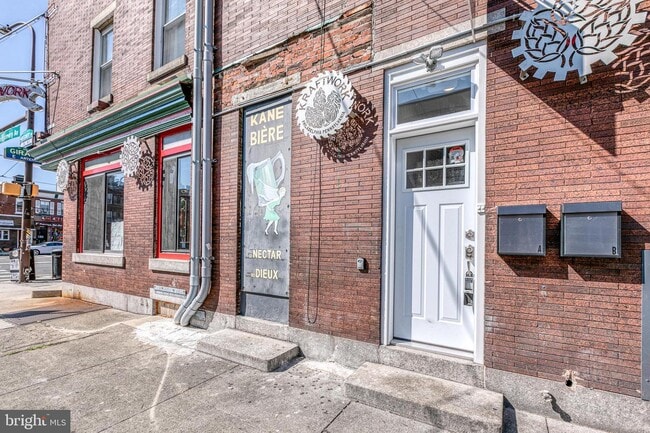 Building Photo - 541 E Girard Ave