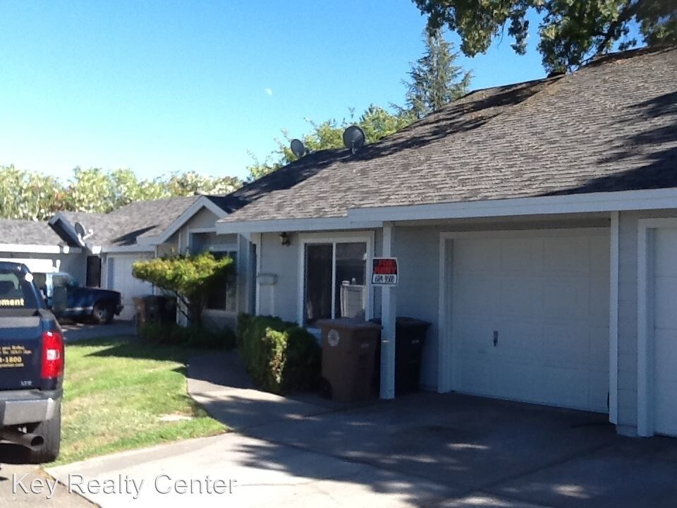 Foto principal - 9681 Walnut Ave