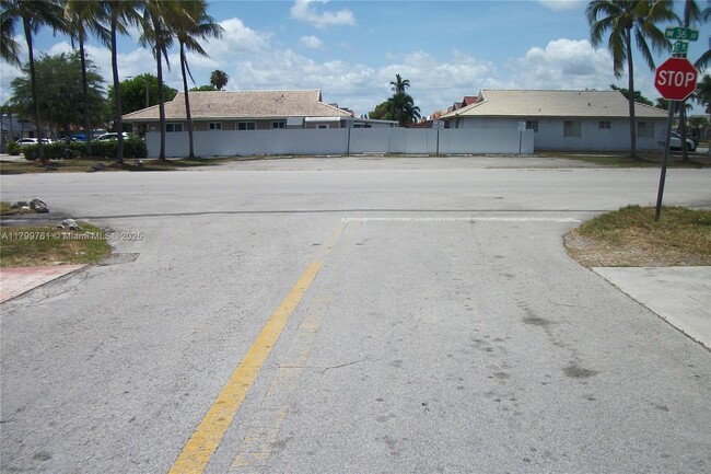 Foto del edificio - 3597 W 72nd Pl