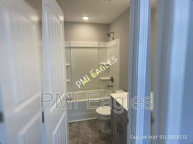 Foto del edificio - 235 Woodland Vly Ln