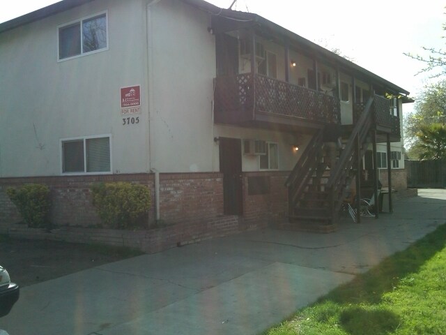 Foto del edificio - 3705 Morse Ave