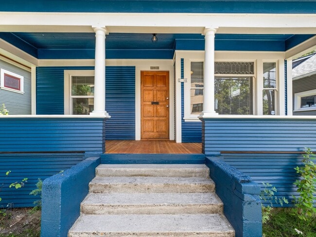 Building Photo - Spacious 3 bedroom, 1 Bath House in Inner SE Portland - Everything Right at Your Doorstep!