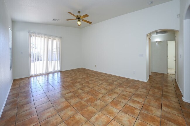 Building Photo - 10166 E Desert Gorge Dr