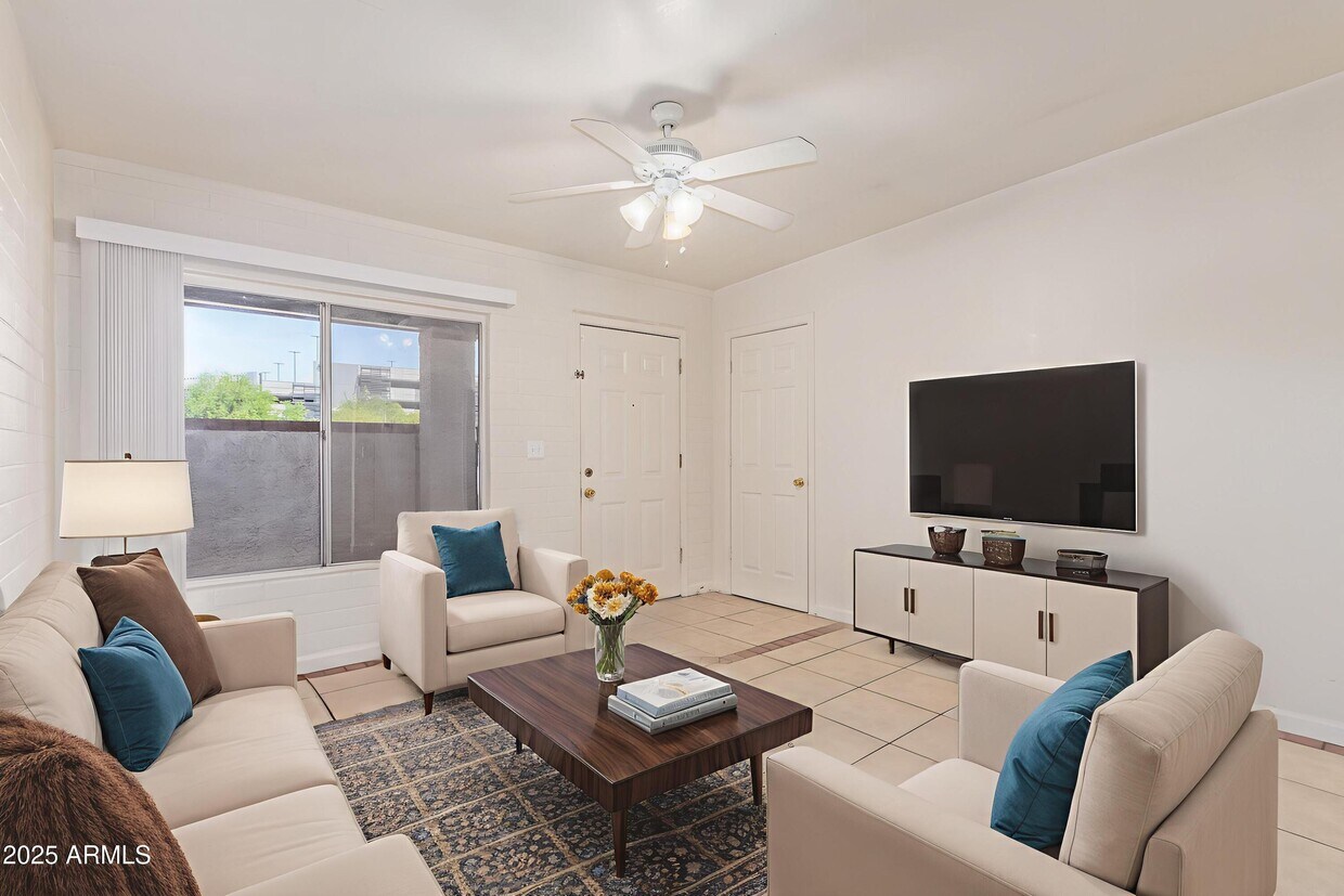 Foto principal - 1343 W 3rd St