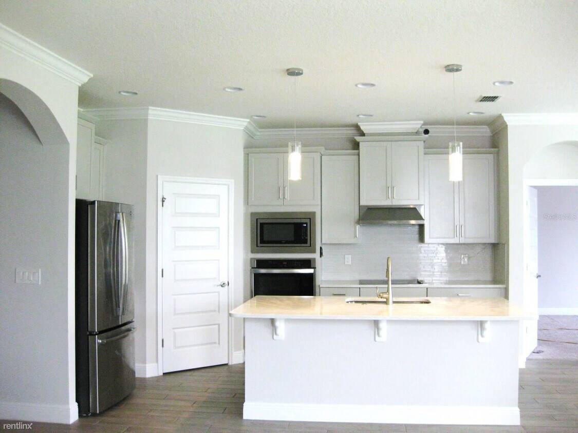 Foto principal - 4 br, 3 bath House - 15635 Shore Walk Dr