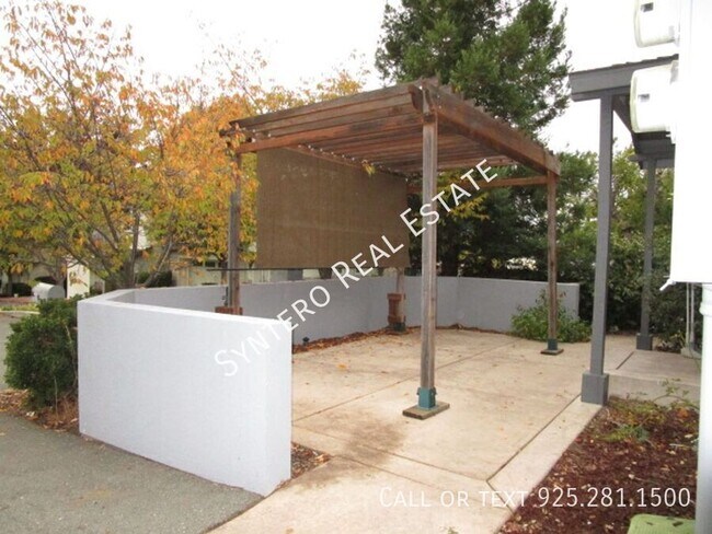 Foto del edificio - 1593 3rd Ave