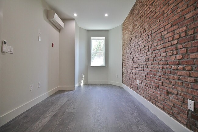 Building Photo - NEW 1 Bed in Prospect Park South!