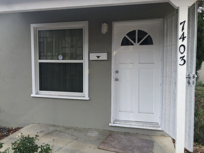 Foto del edificio - 7403 Topanga Canyon Blvd