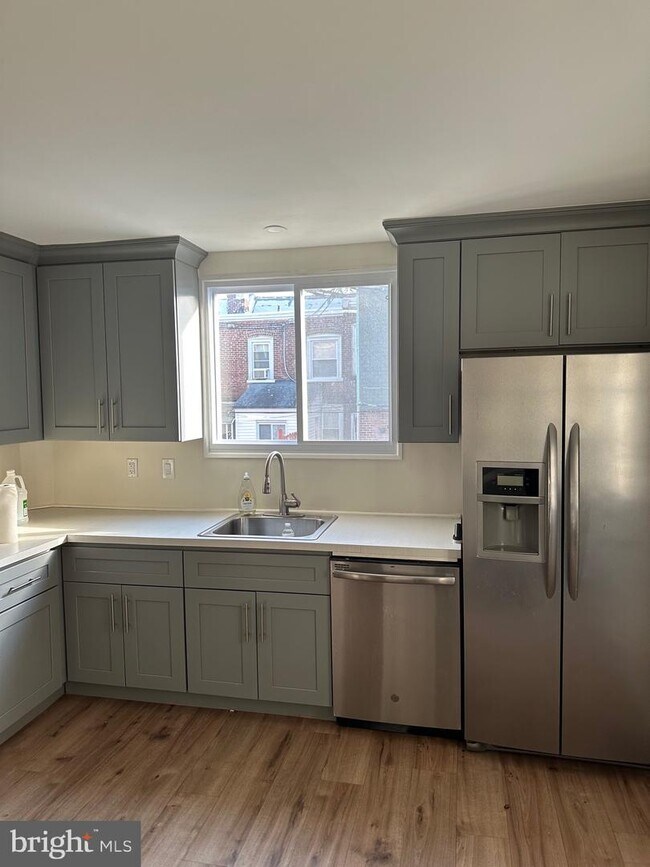 Foto del edificio - 6414 Woodcrest Ave