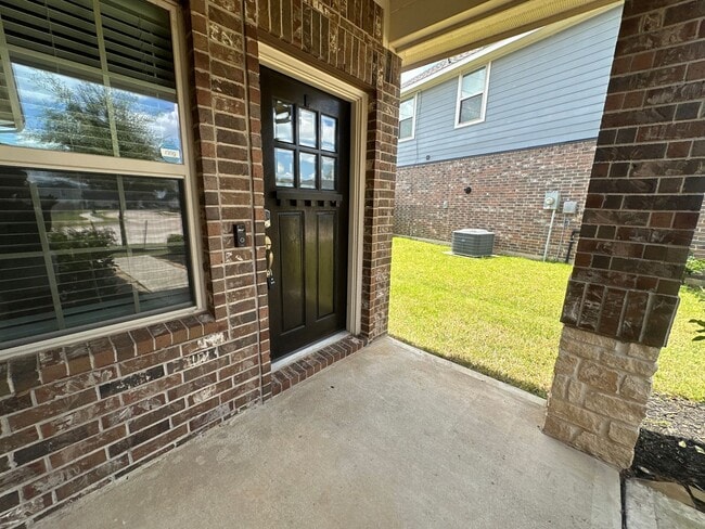Building Photo - For Lease | 3 Bed, 2 Bath | 1,487 Sq Ft | ...