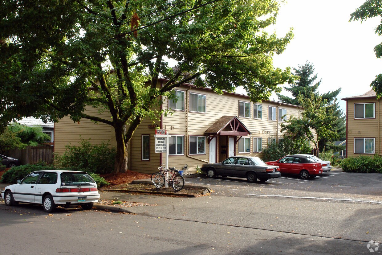Building Photo - 3132-3212 SE 9th Ave