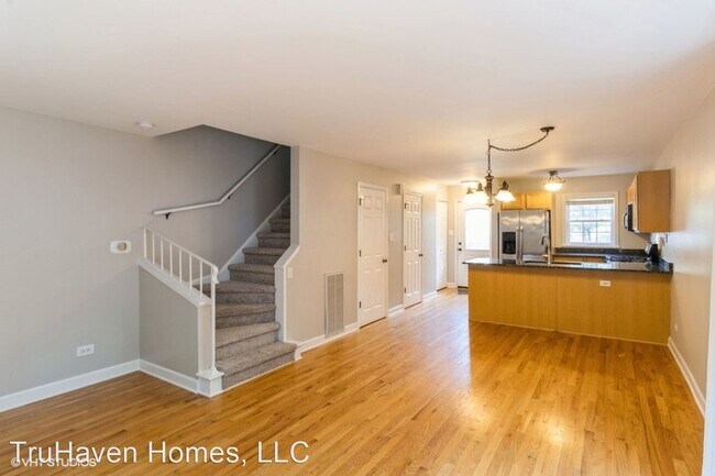 Building Photo - 2 br, 1.5 bath House - 525 W Washington Av...