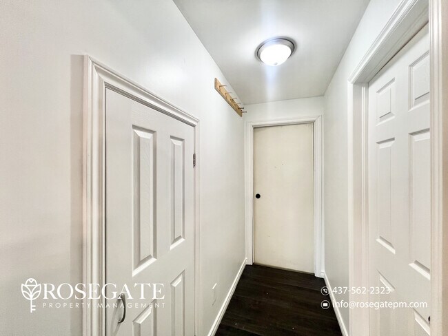 Building Photo - Bright 2-Bedroom Basement Apartment with Front Porch & 2 Parking Spots in Guelph