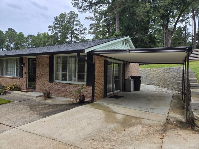 Building Photo - 613 Westbury Dr