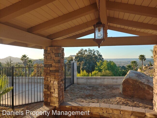 Building Photo - 4 br, 2 bath House - 1207 Vista Grande Rd.