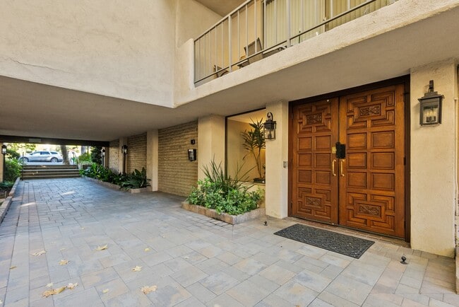 Photo - 330 W California Blvd (Pasadena, CA) Apartment